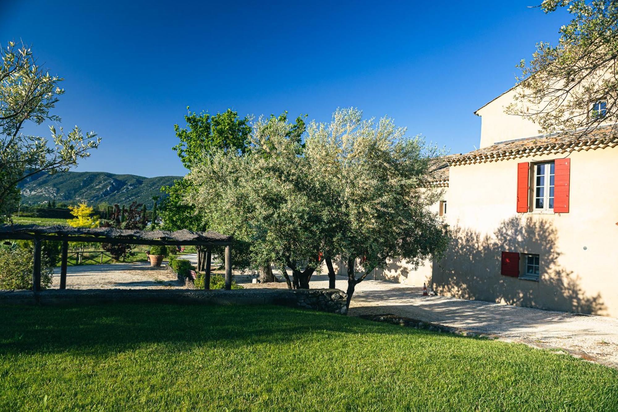 Domaine Des Peyre Robion en Luberon Exterior foto